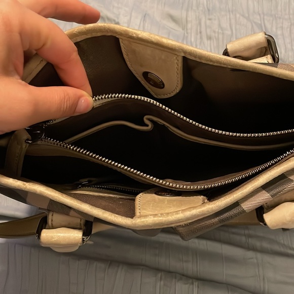 Burberry medium bag with handles and strap - Picture 3 of 4